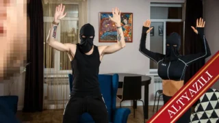 Hizmetçi Kızla Sikişen Evli Çift