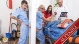 Seksi Sarışın, Göt Deliğini Fotoğraflatıyor